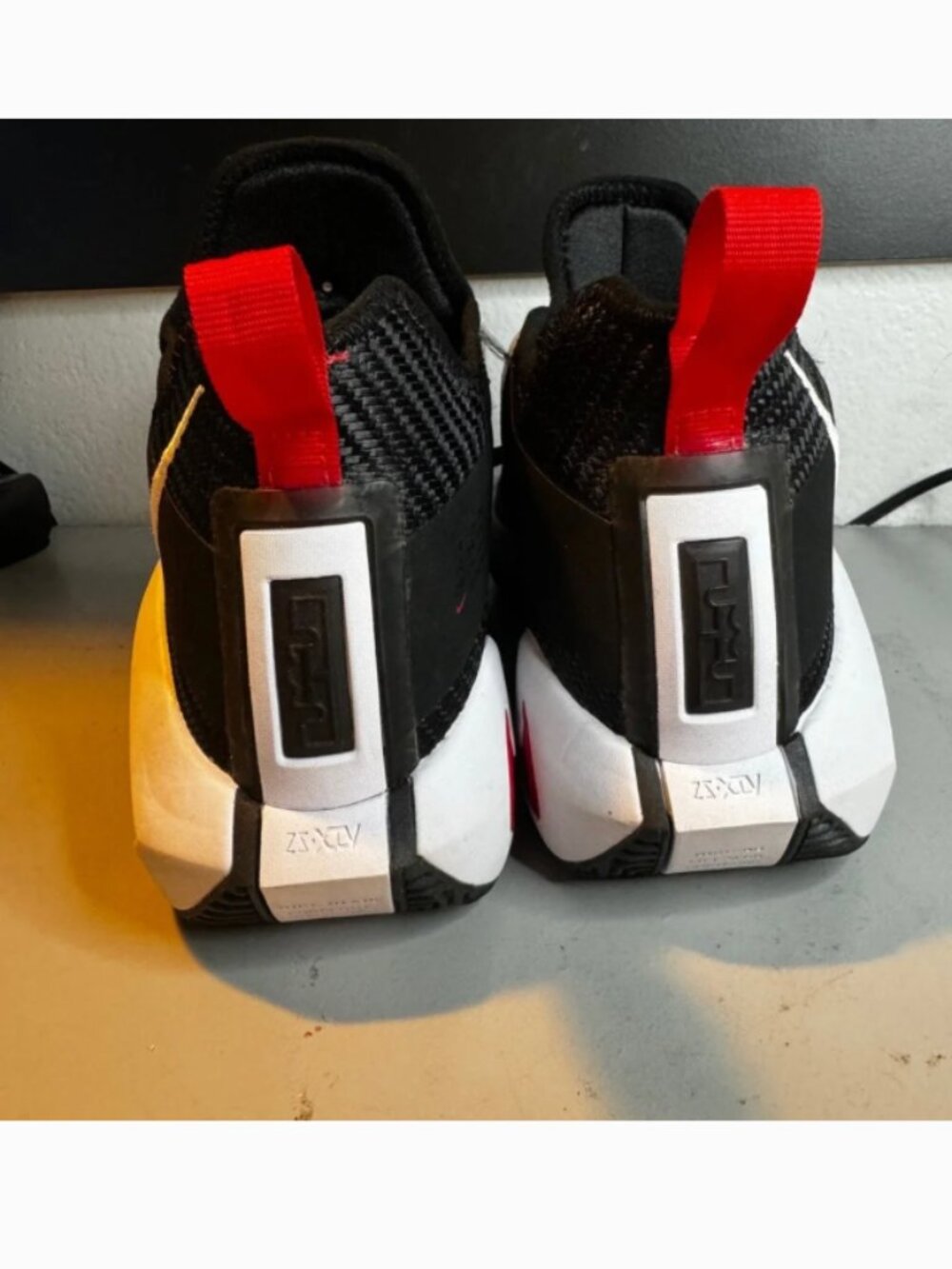 Nike - Picture 4 of 6